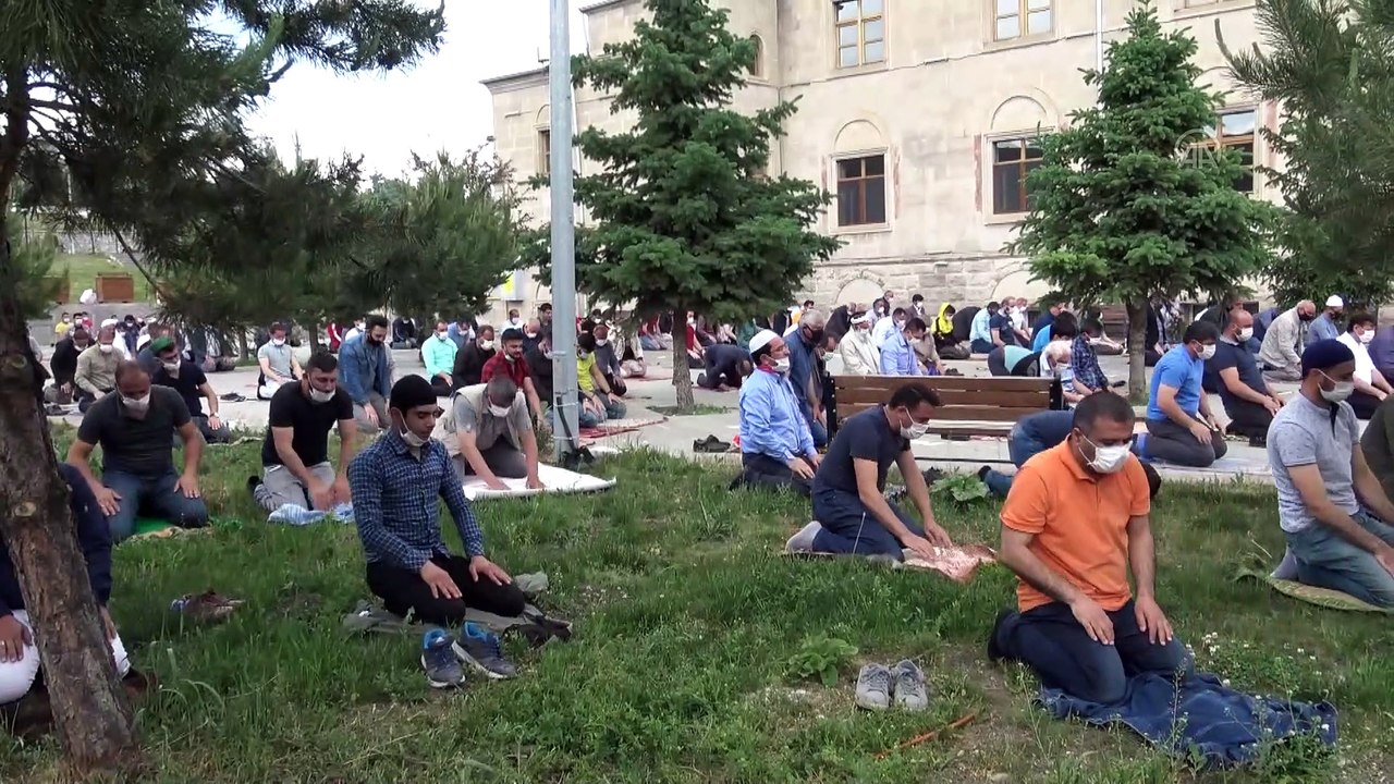 Doğu Anadolu'da cuma namazı salgın sonrası üçüncü kez kılındı - KARS