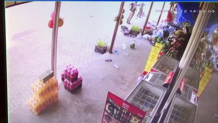 Kaza yapan aracın altında kalmaktan son anda kurtuldu - ADIYAMAN