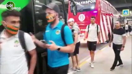 Aytemiz Alanyaspor ve Antalyaspor aynı uçakla İstanbul'da.