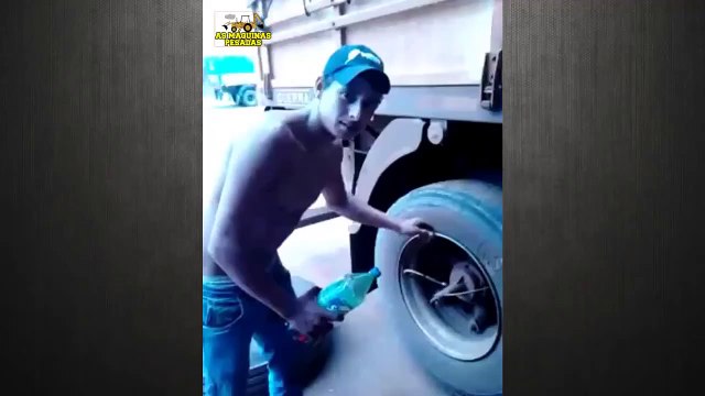 Il change un pneu de camion à main nues en quelques secondes