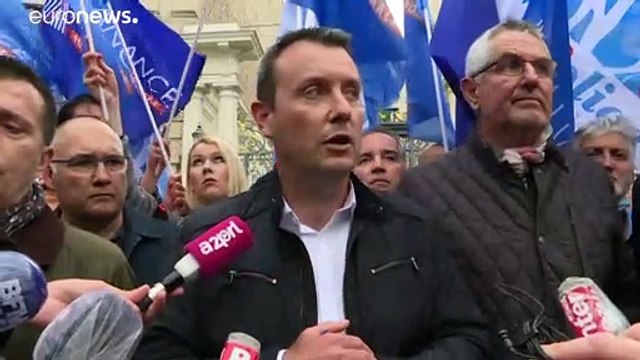 Στους δρόμους οι αστυνομικοί στην Γαλλία