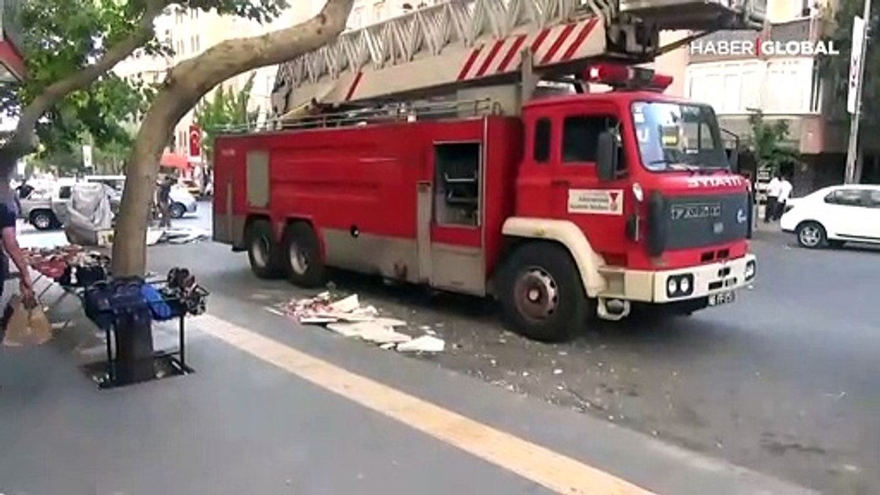 Apartmanın dış cephe kaplaması uçtu