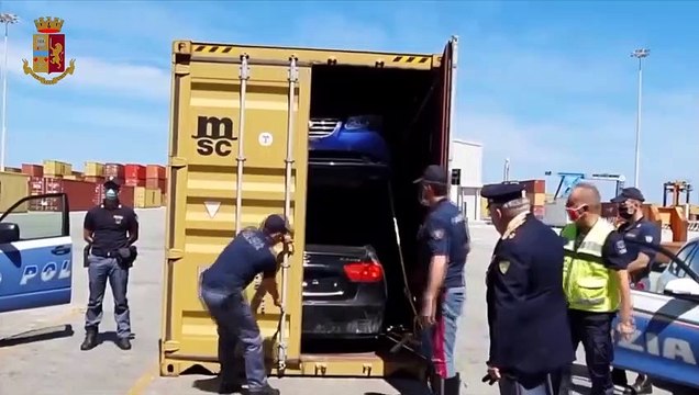 Auto di lusso rubate, la Polizia sventa traffico internazionale nel Porto di Gioia Tauro Le indagi