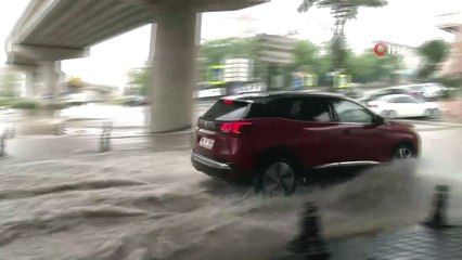 Başkent'te sağanak yağış sele döndü