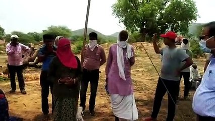 मास्क नहीं देने पर मेट को लगाई फटका