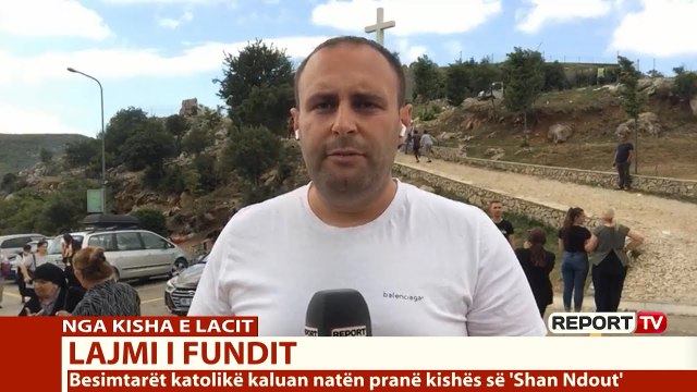 Report TV -Dita e 'Shna Ndout'/ Besimtarët kalojnë natën pranë Kishës së Laçit