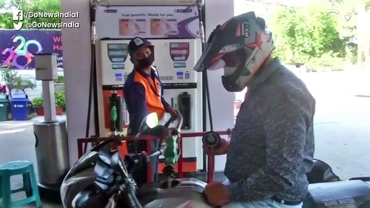 कच्चे तेल की क़ीमतों में रिकॉर्ड गिरावट होने के बावजूद पेट्रोल-डीज़ल के दाम कम क्यों नहीं होते?