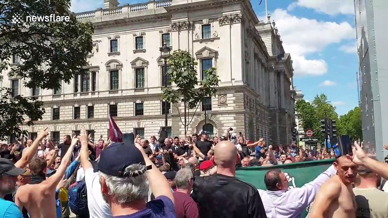 Far-right protesters surround boarded-up statue of Churchill to sing "Rule Britannia"
