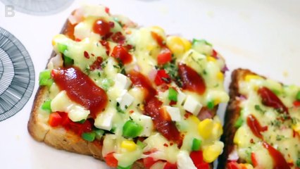 Bread Pizza Recipe - ब्रेड पिज्जा - Quick and Easy Bread Pizza - Bread Pizza on Tawa