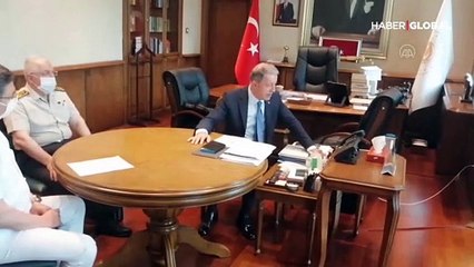 Babasının vefat haberini alan Deniz Yarbay Kemal Çelebi'den büyük fedakarlık! Bakan Akar: "Bizleri de duygulandırdı"