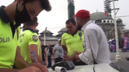 Taksim’de olay çıkartan Iraklı polise vatandaştan tepki...“Bağırmayacaksın benim polisime”