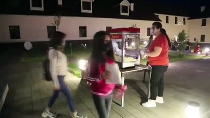 Tunceli Valiliği vatandaşlara açık havada 'beyaz perde' heyecanı yaşatıyor