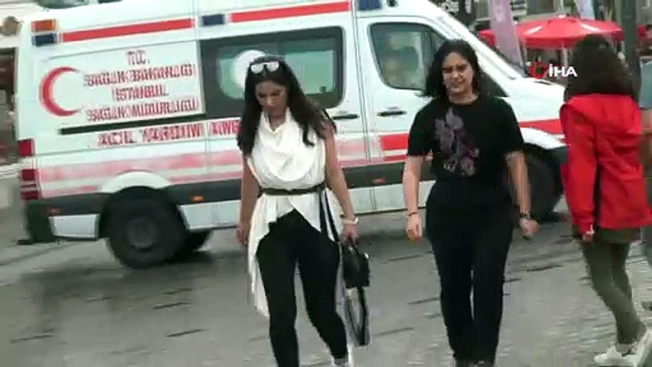 Taksim’de güneş ve yağmur bir arada