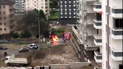 Samsun'da otomobil alevlere teslim oldu