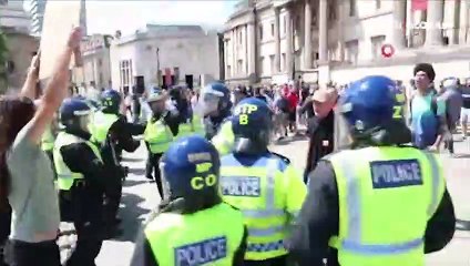 İngiltere'de heykel protestolarında olaylar çıktı