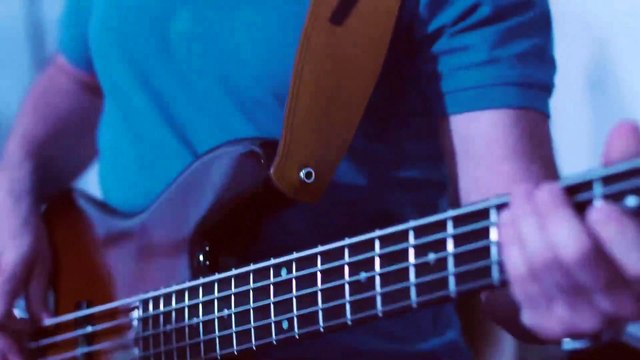 4) Music. Guitar Bass. Laugh and Cry. The Mini Vandals. Country et folk. Romantique