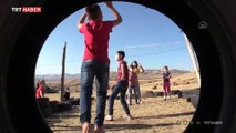 Bakan Kasapoğlu'ndan voleybol oynayan Siirtli çocuklara tesis müjdesi