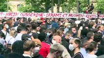 Paris: Schwester von Adama Traoré bringt Tausende auf die Straße