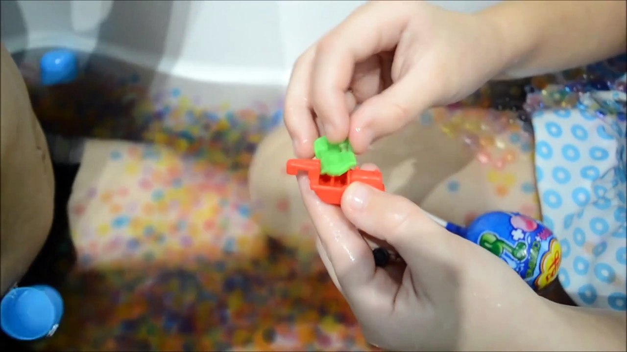 Sophia e João Paulo Brincando na Banheira