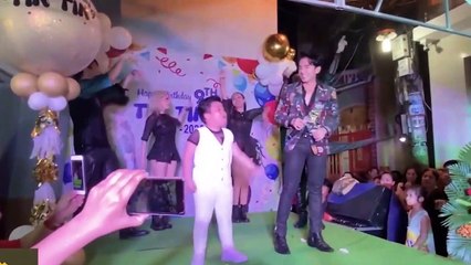 Đan Trường hát cùng bé Tin Tin