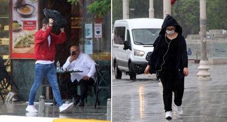 Taksim’de yağmura hazırlıksız yakalandılar