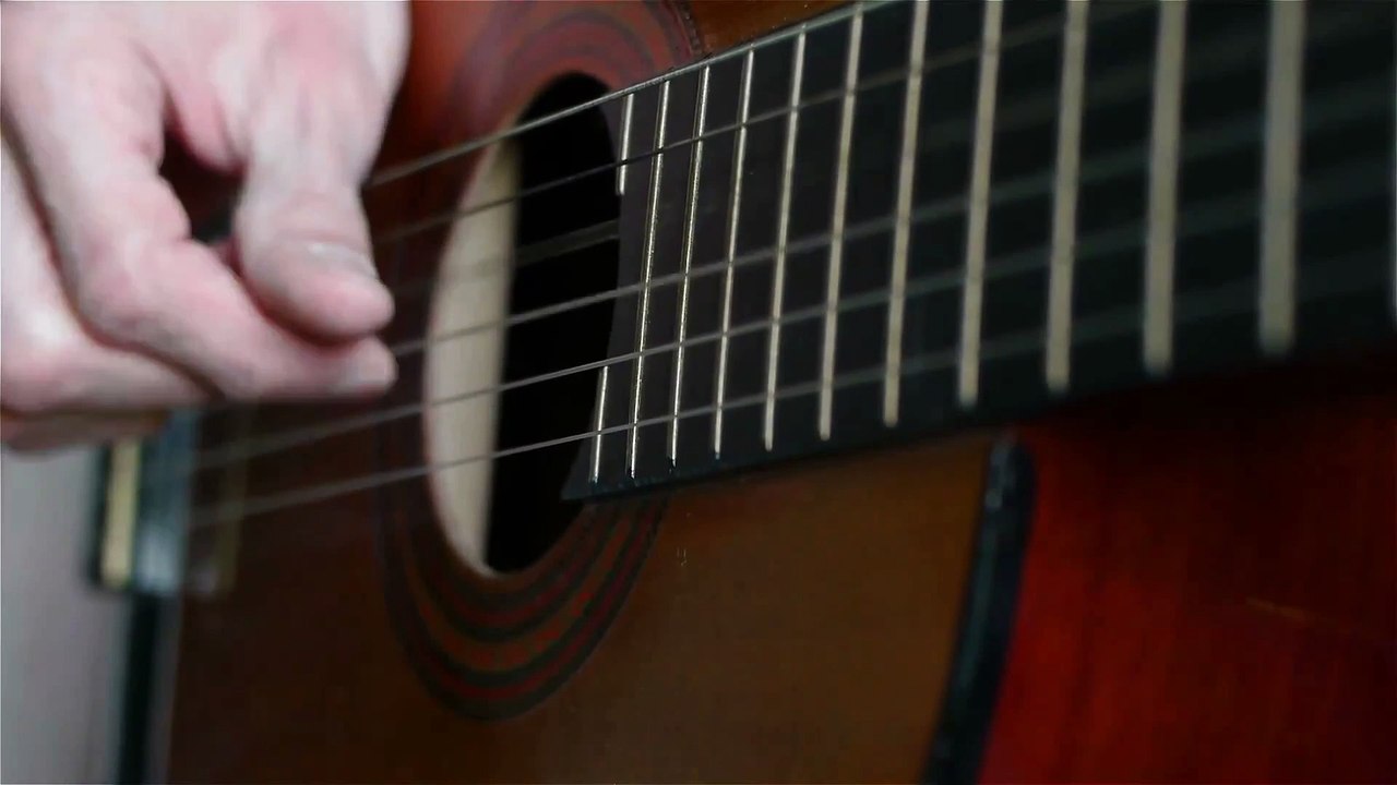 5)	Music.  Guitar Bass. Hounds	. Silent Partner	Country et folk. Romantique