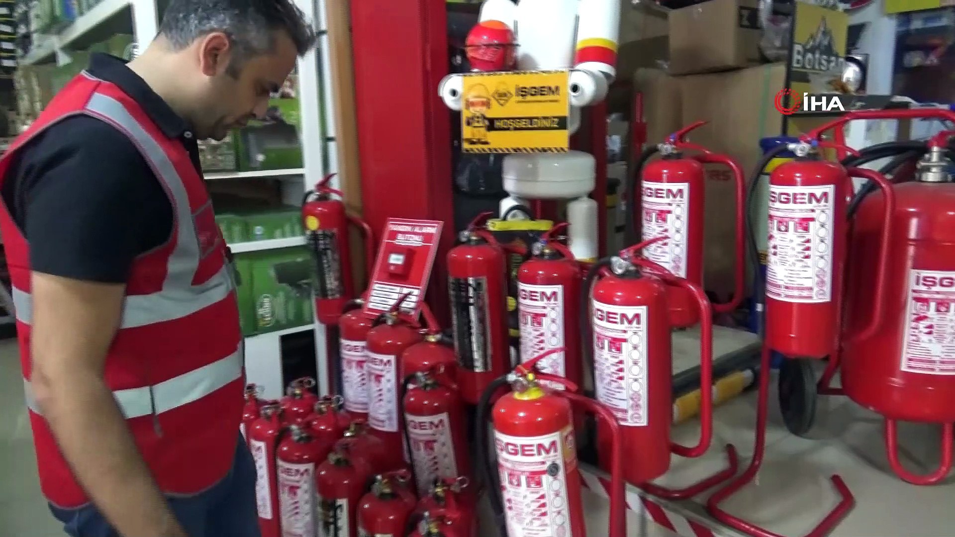 Merdiven altı doldurulan yangın tüplerine dikkat - Dailymotion Video