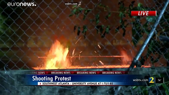 Атланта: протестующие уволили шефа полиции