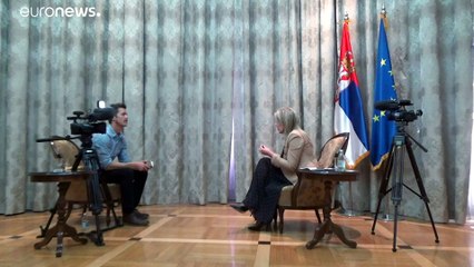 Oposição sérvia apela ao boicoite das eleições