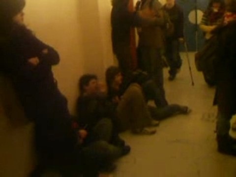 attente dans le couloir du lycée