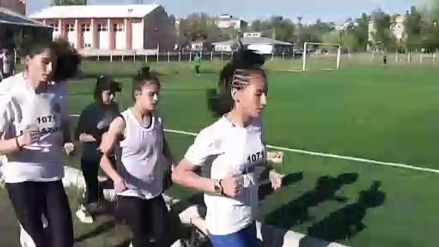 Sosyal mesafeye uyarak Türkiye Şampiyonasına hazırlanıyorlar - MUŞ