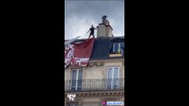 Lors de la manifestation contre le racisme samedi, un grimpeur a escaladé un immeuble pour arracher une banderole de Génération Identitaire