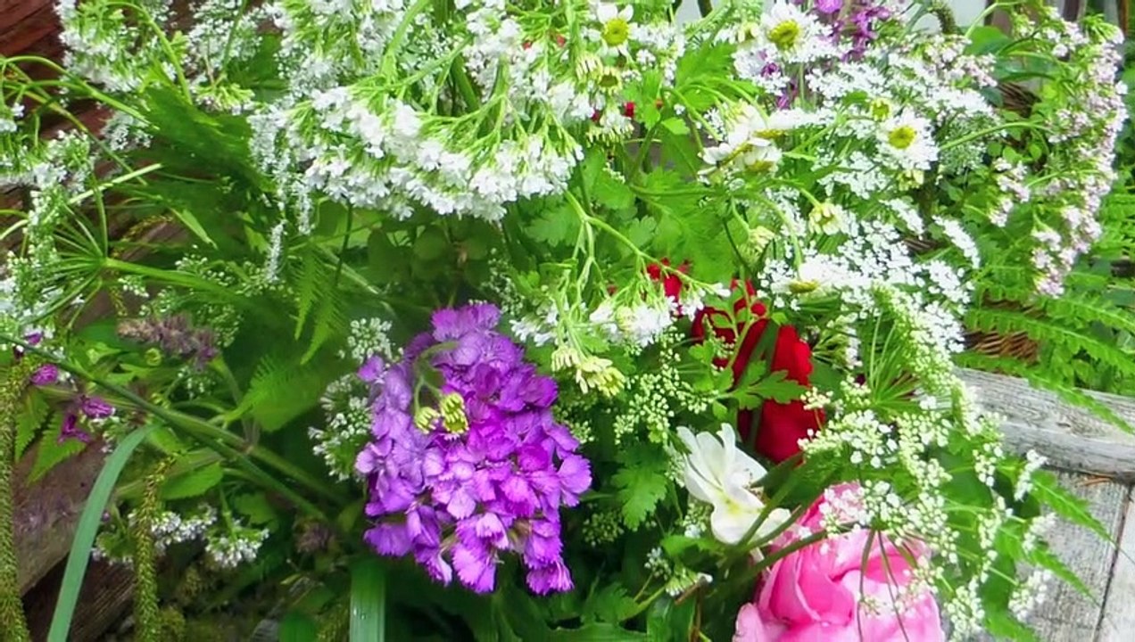 Gartenblumenstrauß Juni;   Bilder und Musik zum Träumen