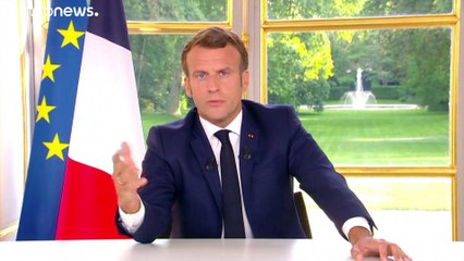 Macron: "Intransigenti davanti al razzismo, ma la storia non si cancella"