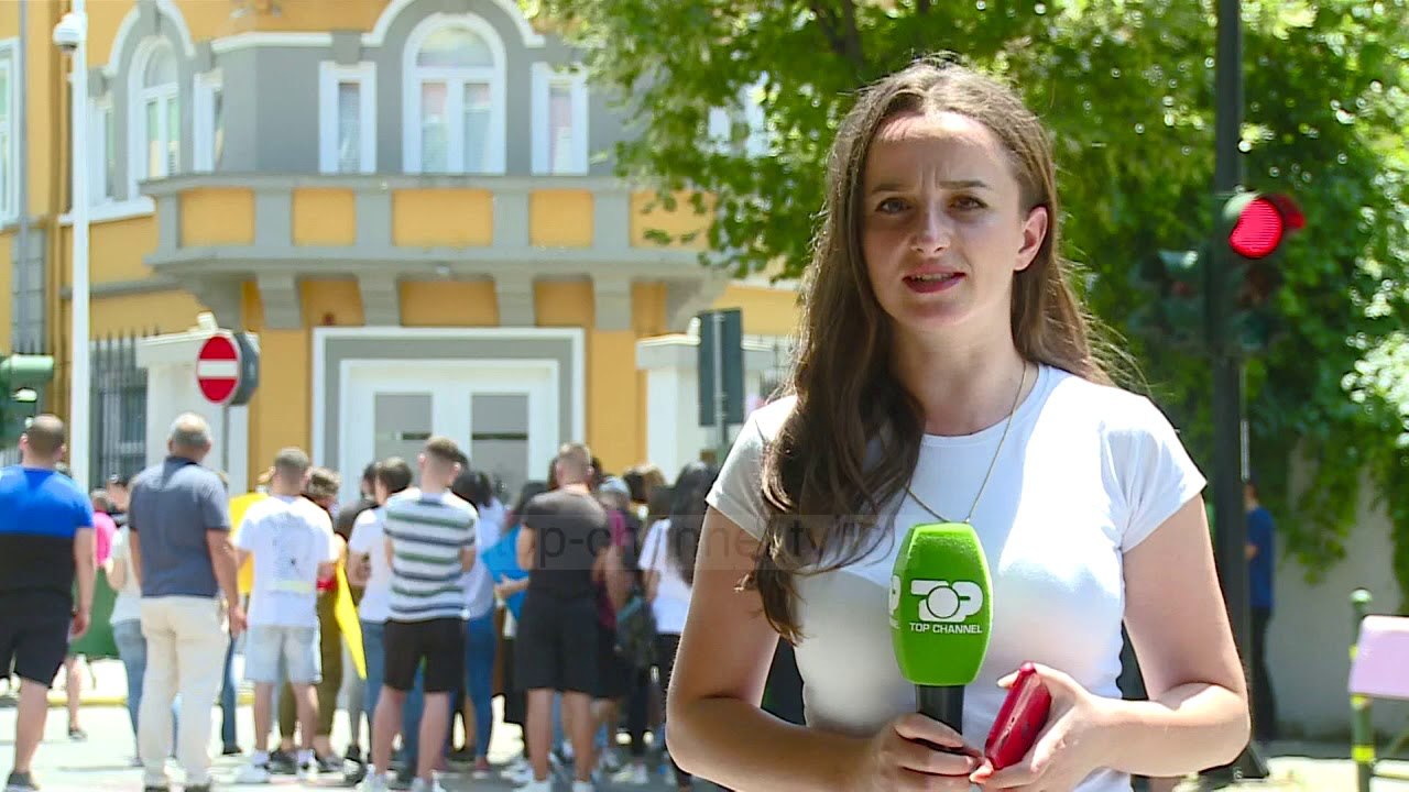Maturantët në protestë/ Por nuk bojkotojnë matematikën. Ministria: Rishikim pikëve dhe notave