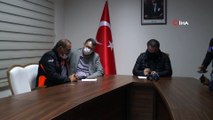 Erzurum Valisi Memiş: “Çat ilçesinde 5 mahalle, 2 mezrada evlerde çatlak ve yıkım oldu, 1 vatandaşımızın kafasına taş düştü hafif yaralı”