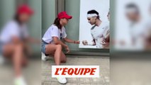 Daria Kasatkina joue un chifoumi contre une affiche de Rafael Nadal - Tennis - WTF