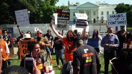 Protestas a favor y en contra de Donald Trump en su cumpleaños 74