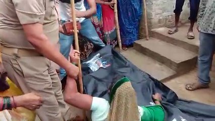 घर में सो रही महिला का बेरहमी से सर कुचलकर हत्या