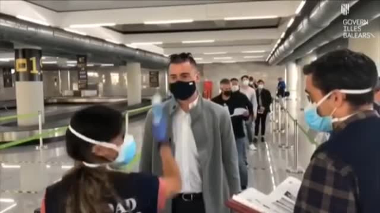 Los primeros turistas aterrizan este lunes en Baleares para experimentar los protocolos de seguridad