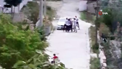 Kavga ettiği şahıslara aracı ile çarpıp kaçtı... O anlar kamerada