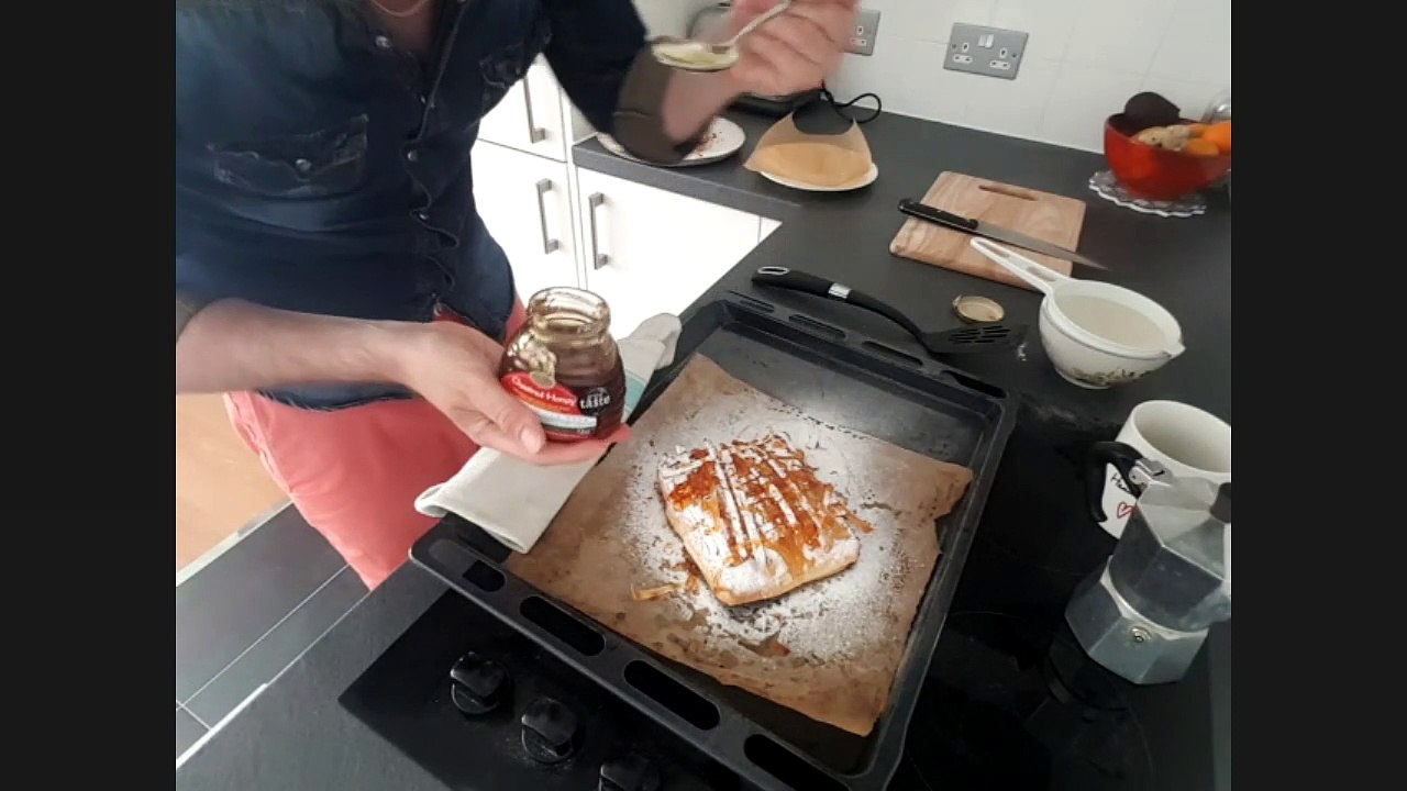 Andrew Eborn Bougatsa (Greek Semolina-Filled Pastry) with  Chris Dodd - decorate & serve