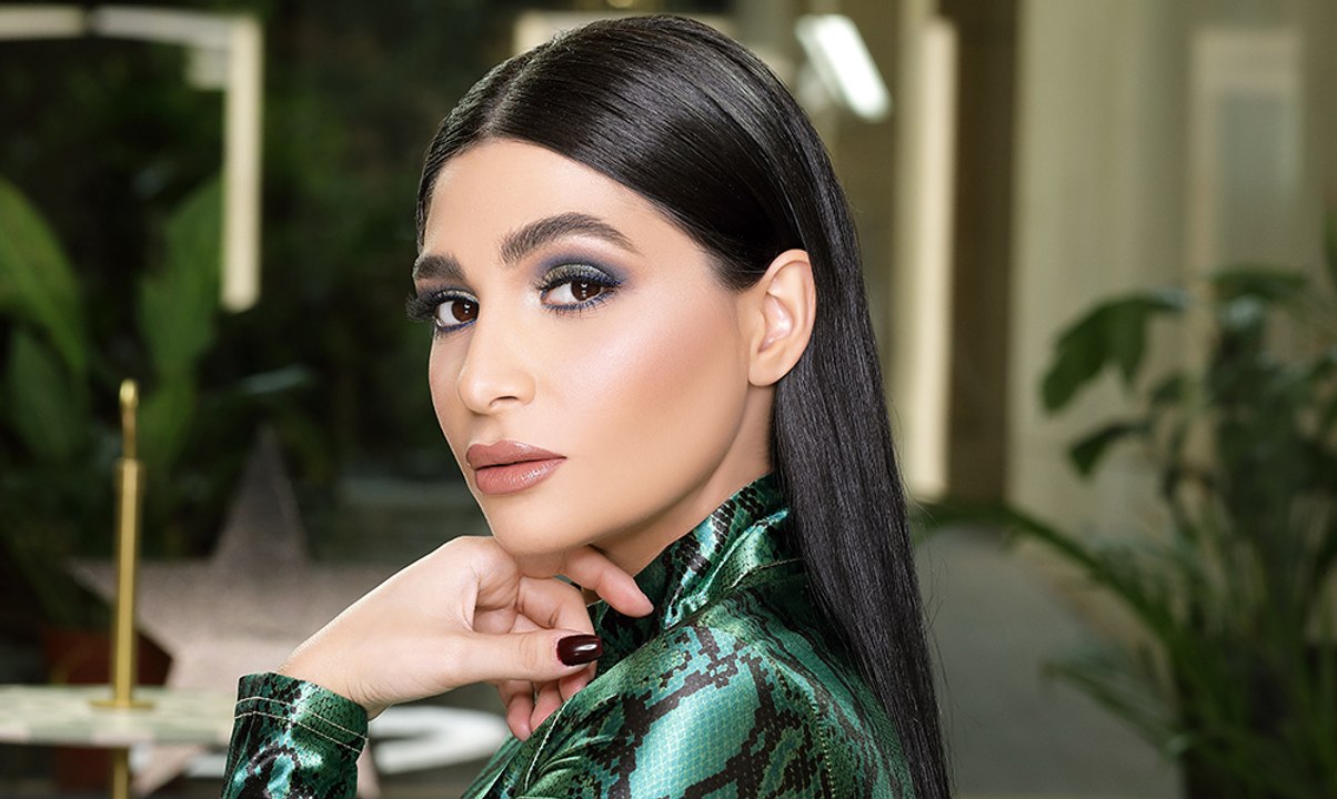 مكياجك جريء بالألوان القوية واللماعة مع خبيرة التجميل هالة عجم