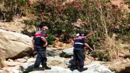 Kral Koyu'nda denize atlamak için çıktığı kayalıklarda mahsur kalan gence kurtarma operasyonu