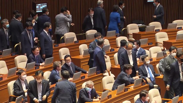 [뉴있저] 국회 본회의 개최, 6개 상임위원장 선출...통합당, 표결 거부 / YTN
