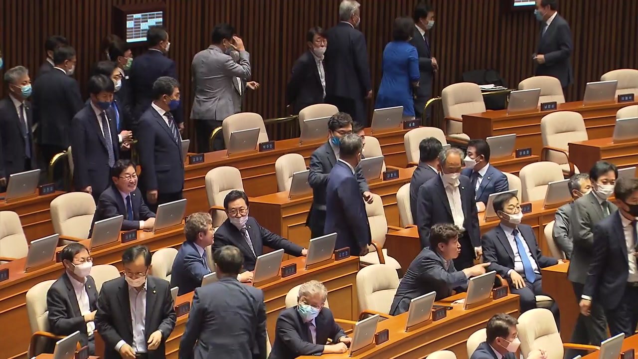 [뉴있저] 국회 본회의 개최, 6개 상임위원장 선출...통합당, 표결 거부 / YTN