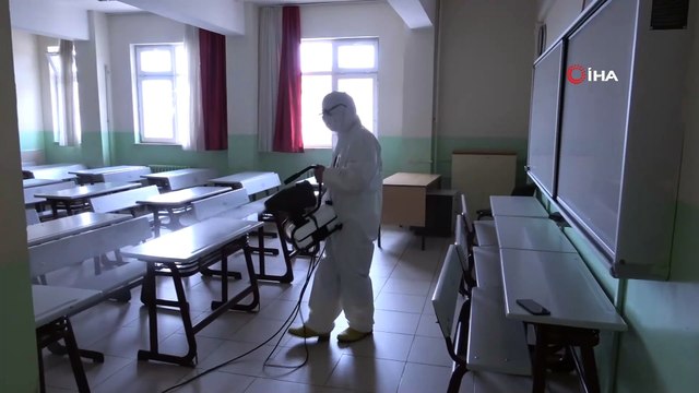 Çekmeköy’de okullar LGS sınavına girecek öğrenciler için dezenfekte edildi