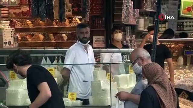 Kontrollü normalleşme sürecinde Eminönü eski kalabalık günleri aratmadı