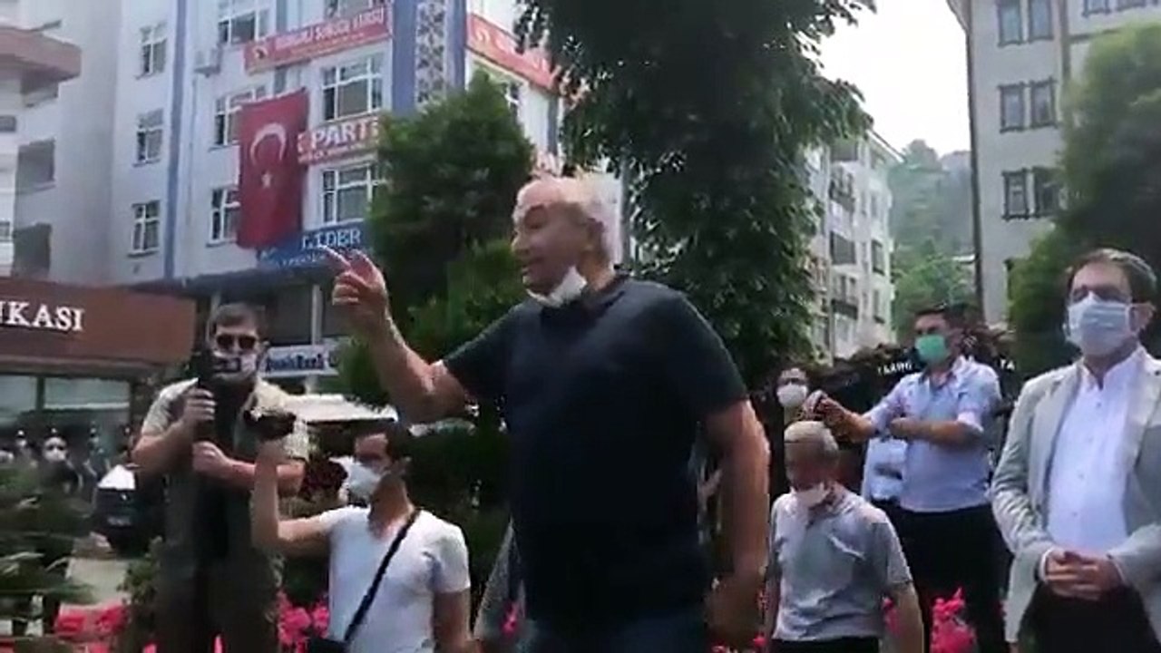 Rize-Fındıklı Belediyesi’ne kayyım atanacağı söylentilerine karşı eylem yapıldı