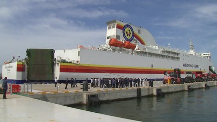 국제여객터미널 개장 카페리 첫 입항...당분간 화물 수송에 집중 / YTN